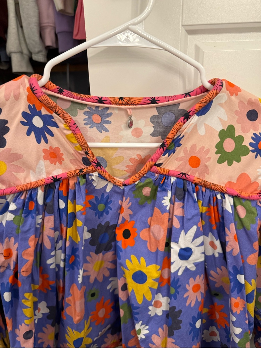 Celia B flower top - Picture 2 of 3